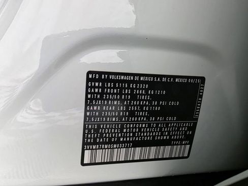 Certified 2025 Volkswagen Tiguan SE image 39