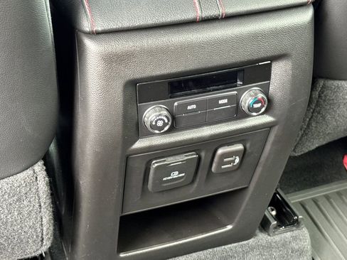 Used 2023 Chevrolet Traverse RS FWD image 14