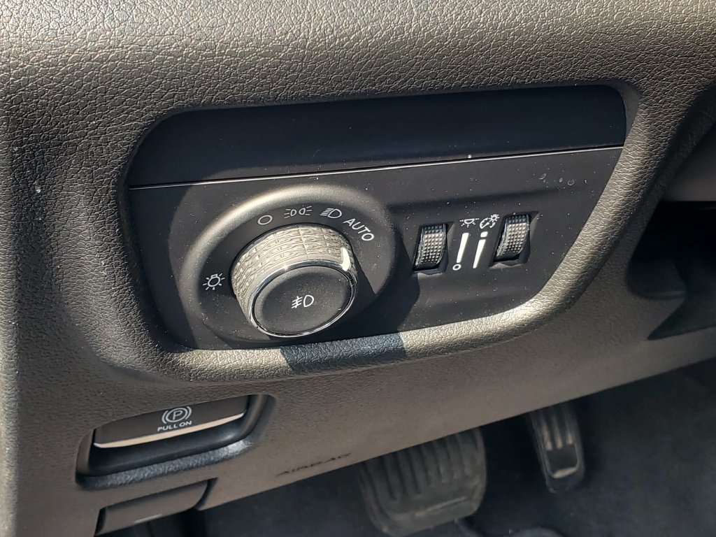 Used 2023 Jeep Grand Cherokee L Limited AWD/4WD image 9