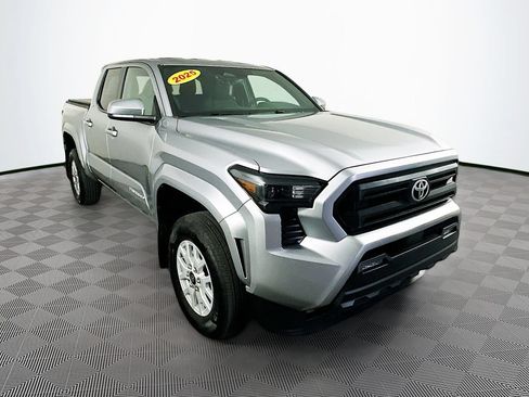 Used 2025 Toyota Tacoma SR5 AWD/4WD image 3