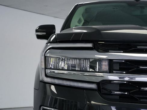 Used 2024 Ford Expedition Limited image 3