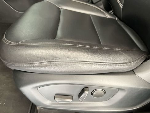 Used 2021 Ford Explorer XLT w/ Equipment Group 202A AWD/4WD image 12