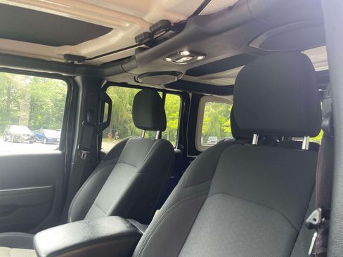 Used 2022 Jeep Wrangler Unlimited Sport AWD/4WD image 19