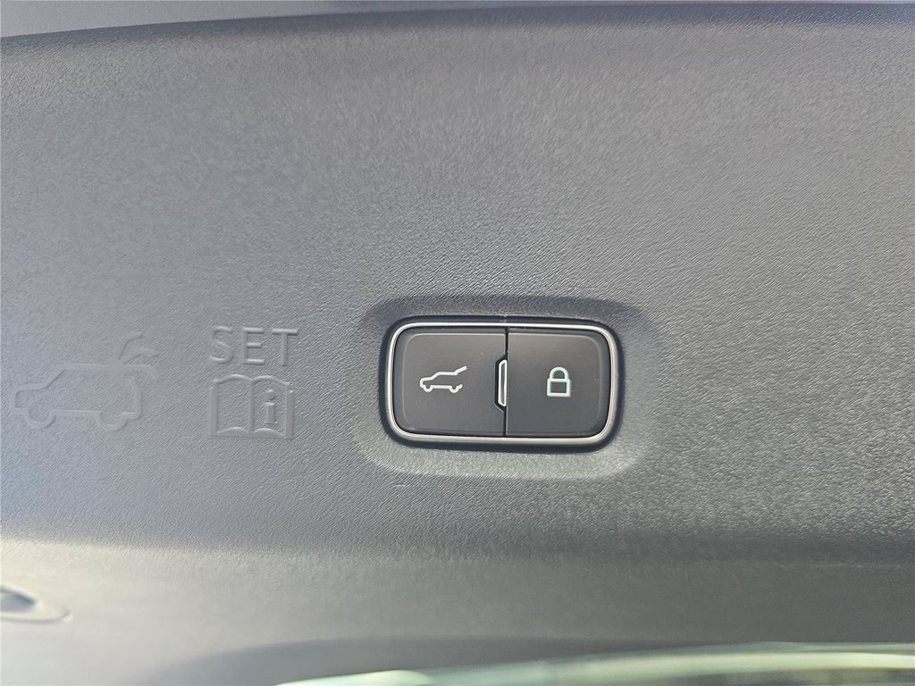 New 2026 Lincoln Navigator Premiere AWD/4WD image 11