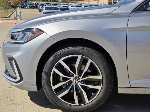 New 2026 Volkswagen Jetta SE image 5