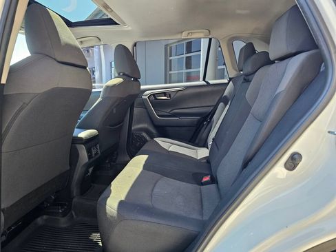 Used 2019 Toyota RAV4 XLE AWD/4WD image 15