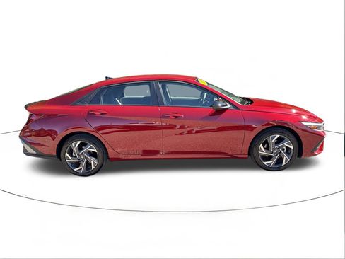 Certified 2025 Hyundai Elantra Sport image 2
