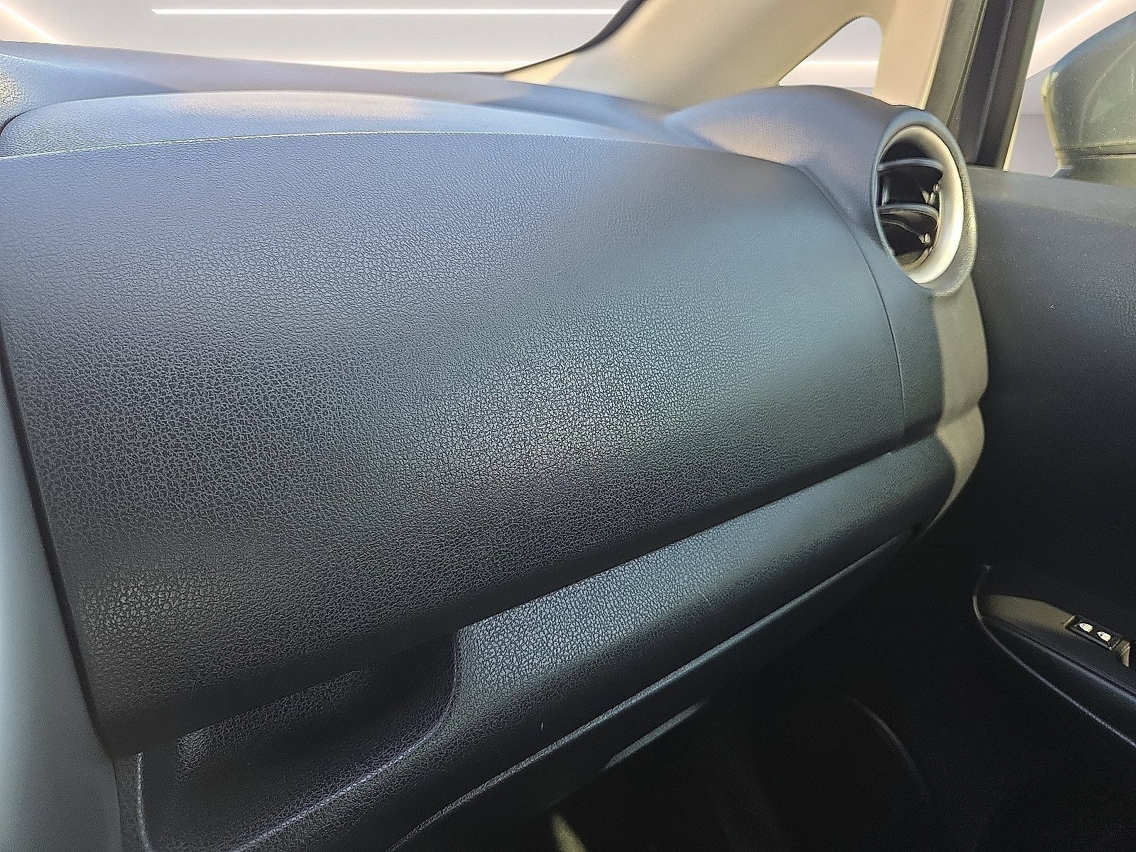 Used 2019 Nissan Versa Note SV FWD image 23