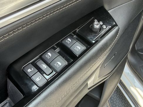 Used 2024 Jeep Wagoneer Series II w/ Flexible Seating Group AWD/4WD image 11