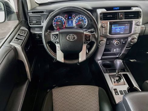 Certified 2018 Toyota 4Runner SR5 AWD/4WD image 19