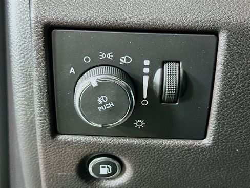 Used 2019 Jeep Grand Cherokee Limited image 17