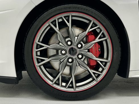 Used 2023 Chevrolet Corvette Stingray Premium Conv w/ Z51 Performance Package RWD image 16