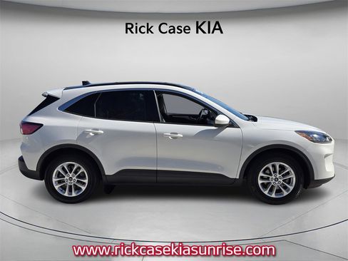 Used 2020 Ford Escape SE image 4