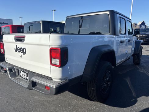 New 2026 Jeep Gladiator Sport AWD/4WD image 8