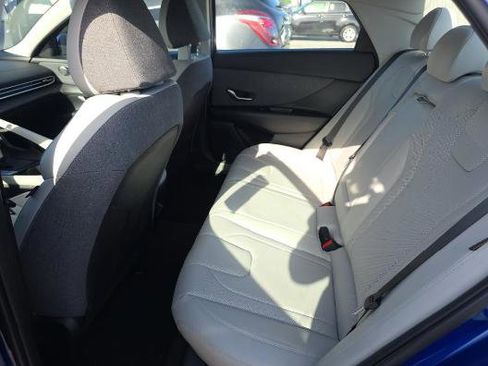 Used 2025 Hyundai Elantra Limited image 8