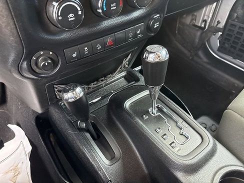 Used 2014 Jeep Wrangler Unlimited Sahara AWD/4WD image 21