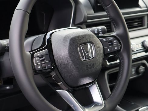 New 2025 Honda Pilot Touring image 18