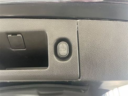 Used 2018 Chevrolet Suburban Premier image 39