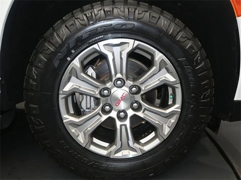 Used 2021 GMC Yukon SLE image 18