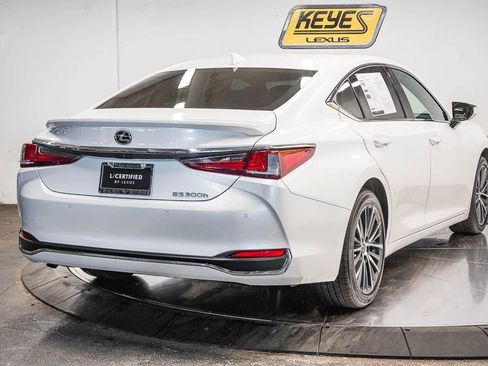 Used 2025 Lexus ES 300h w/ Premium Package FWD image 4