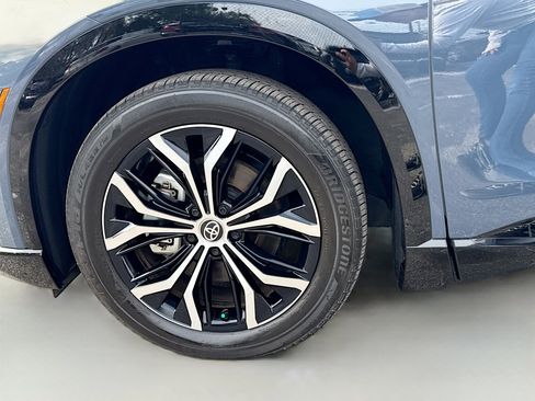 Used 2025 Toyota Crown Signia AWD/4WD image 42