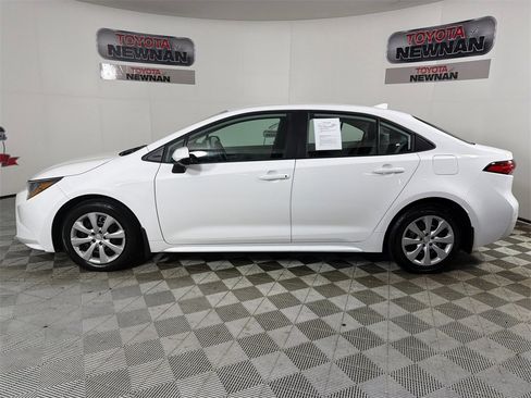 Used 2025 Toyota Corolla LE image 6
