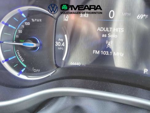 Used 2024 Chrysler Pacifica Limited FWD image 4