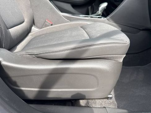 Used 2023 Buick Encore GX Preferred w/ Cold Weather Comfort Package FWD image 27