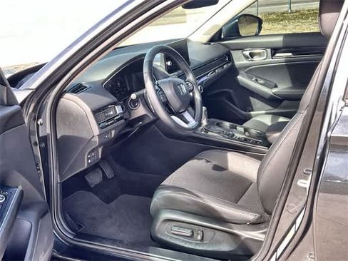 Used 2024 Honda Civic Touring image 3