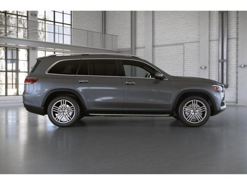 Used 2022 Mercedes-Benz GLS 450 4MATIC image 2
