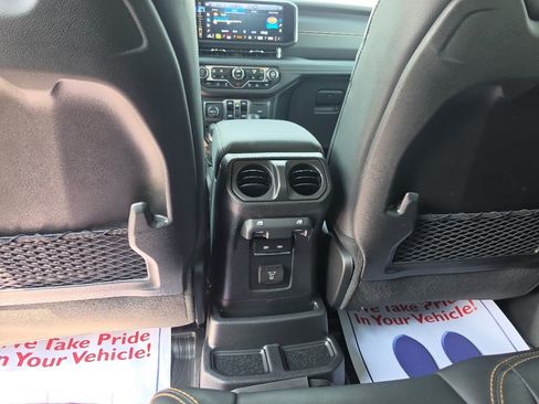 Used 2024 Jeep Wrangler Unlimited Sahara w/ Technology Group AWD/4WD image 19