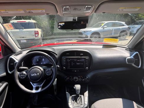 Used 2023 Kia Soul LX w/ LX Technology Package image 34