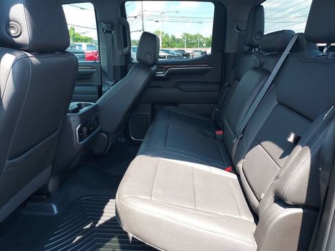 Used 2022 GMC Sierra 1500 SLT w/ SLT Premium Package AWD/4WD image 13