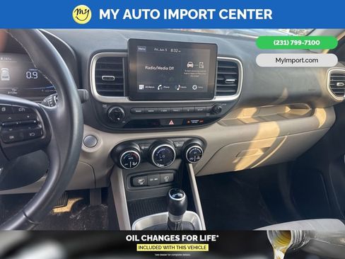 Used 2025 Hyundai Venue SEL FWD image 10