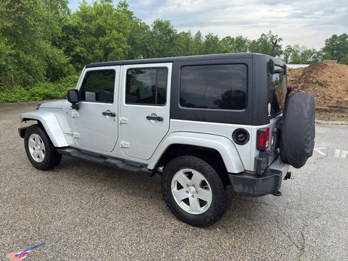 Used 2012 Jeep Wrangler Unlimited Sahara w/ Connectivity Group AWD/4WD image 4