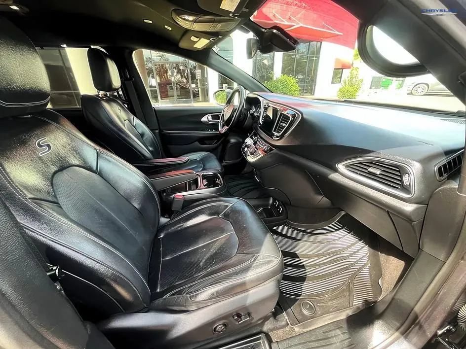 Used 2019 Chrysler Pacifica Touring-L w/ Advanced Safetytec Group FWD image 13