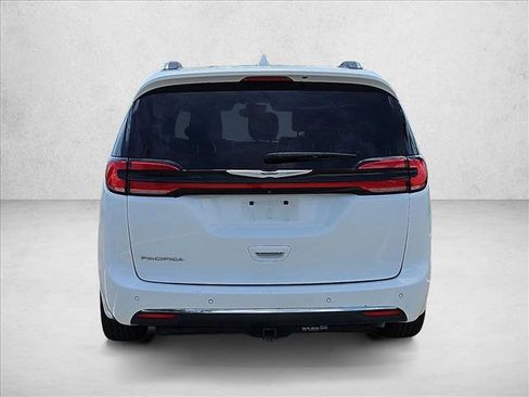 Used 2024 Chrysler Voyager LX FWD image 7