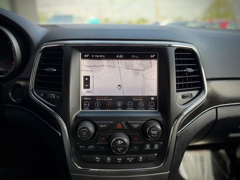 Used 2018 Jeep Grand Cherokee Limited AWD/4WD image 14