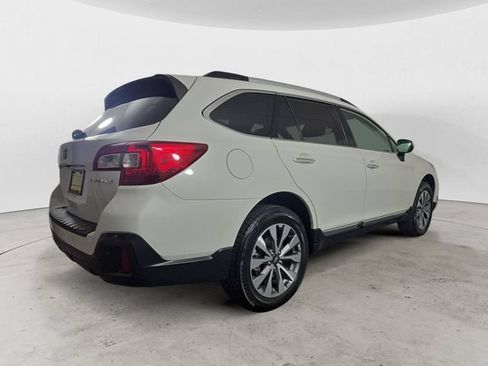 Used 2018 Subaru Outback 2.5i Touring AWD/4WD image 5