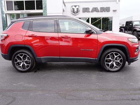 Used 2026 Jeep Compass Limited AWD/4WD image 2