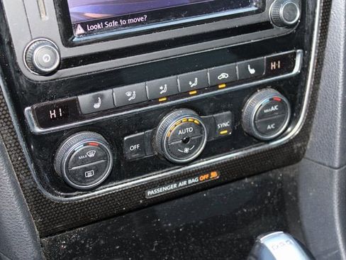 Used 2018 Volkswagen Passat 3.6 image 24