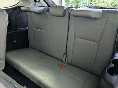 Used 2023 Toyota Highlander XLE AWD/4WD image 34