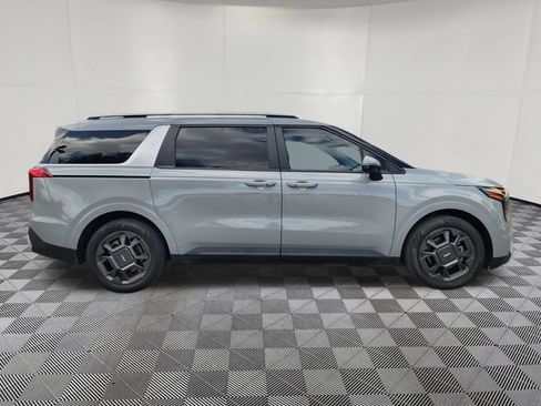 Used 2025 Kia Carnival EX FWD image 4