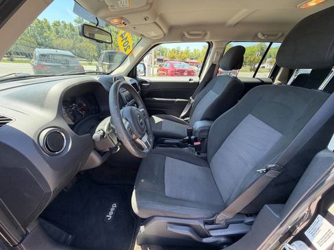 Used 2014 Jeep Patriot Latitude AWD/4WD image 9