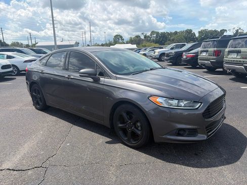 Used 2016 Ford Fusion SE FWD image 1
