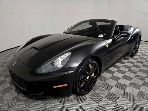 Used 2014 Ferrari California RWD image 30