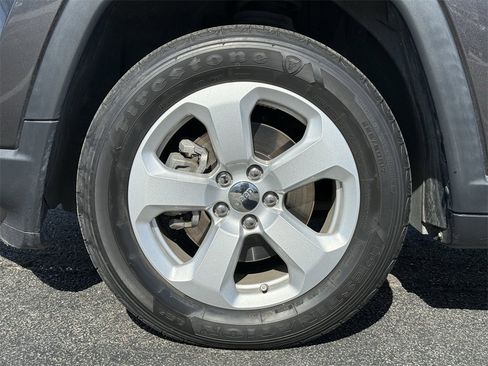 Used 2019 Jeep Compass Latitude image 9