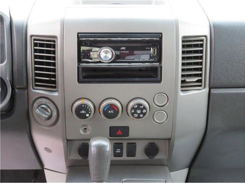 Used 2004 Nissan Titan SE image 8