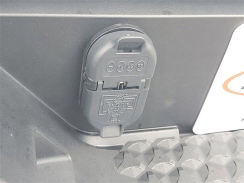 Used 2024 GMC Canyon AT4 w/ Canyon Safety Plus Package image 6