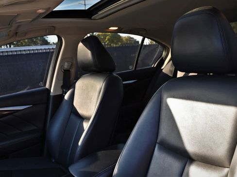 Used 2019 INFINITI Q50 Luxe w/ Essential Package (3.0T Luxe) image 11